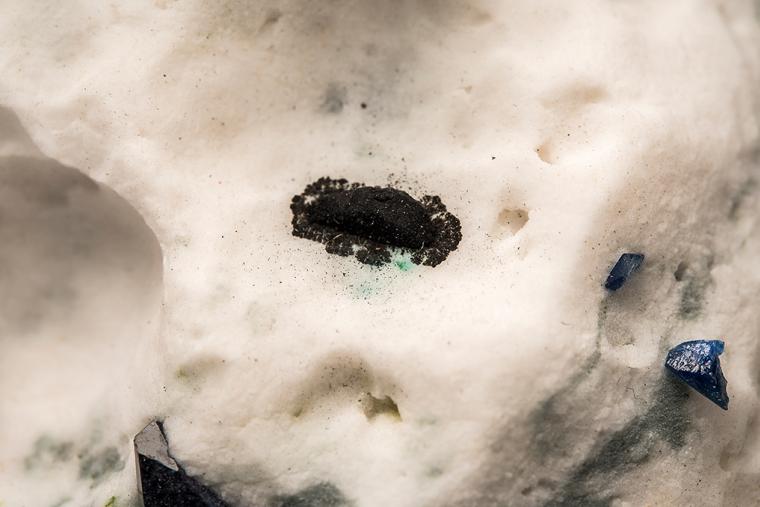 DJURLEITE with BENITOITE